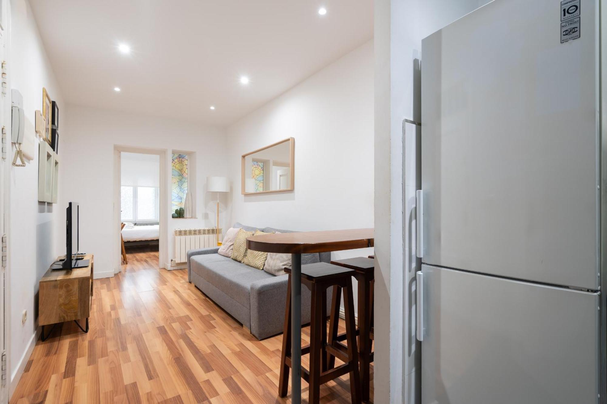 Apartamento En La Plaza De Lavapies Alquiler Temporal Madrid Ngoại thất bức ảnh