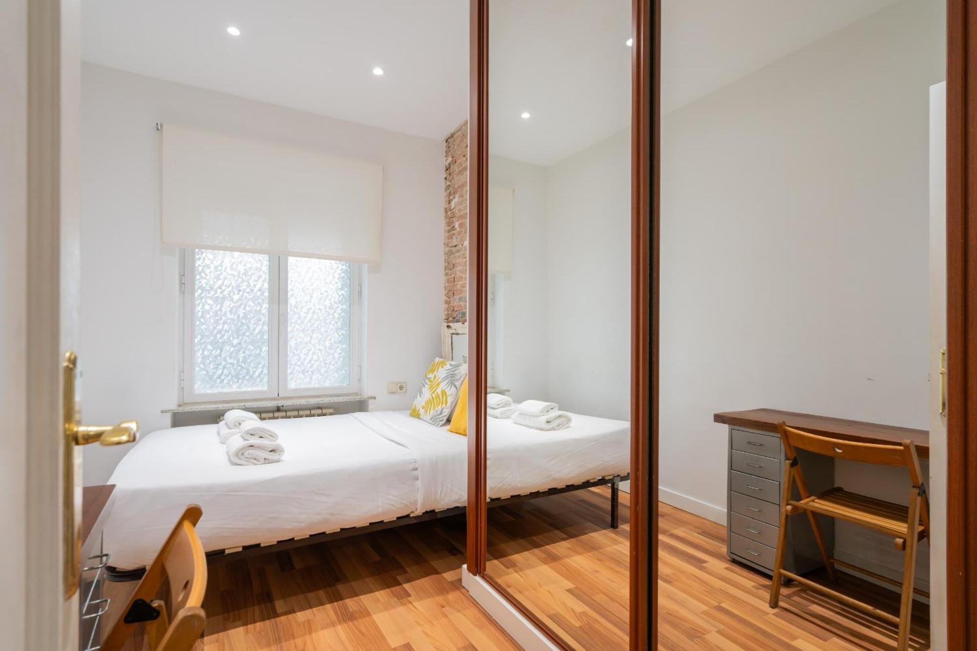 Apartamento En La Plaza De Lavapies Alquiler Temporal Madrid Ngoại thất bức ảnh
