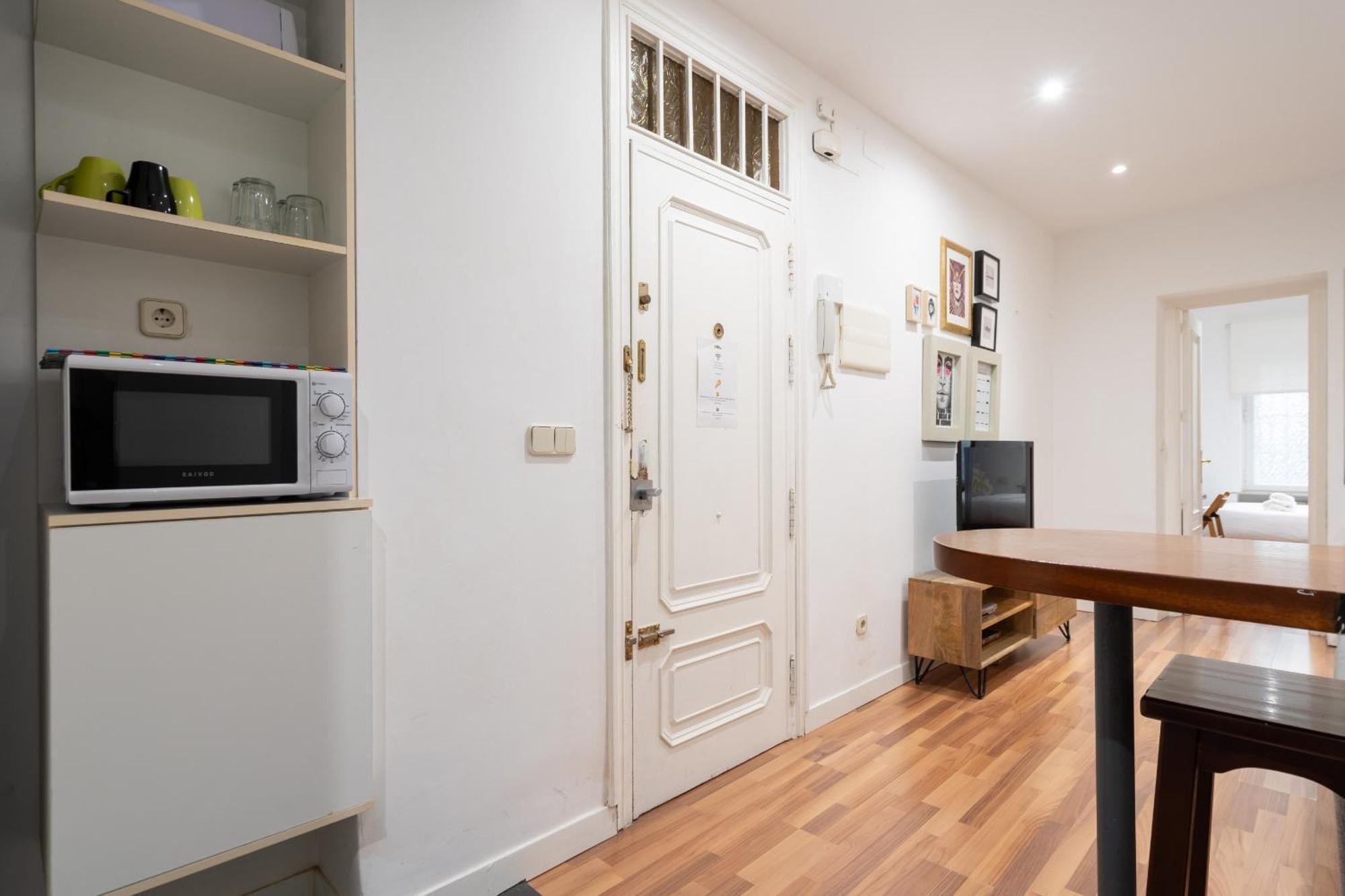 Apartamento En La Plaza De Lavapies Alquiler Temporal Madrid Ngoại thất bức ảnh