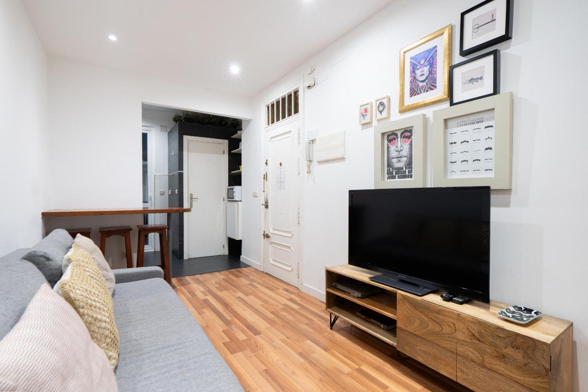 Apartamento En La Plaza De Lavapies Alquiler Temporal Madrid Ngoại thất bức ảnh