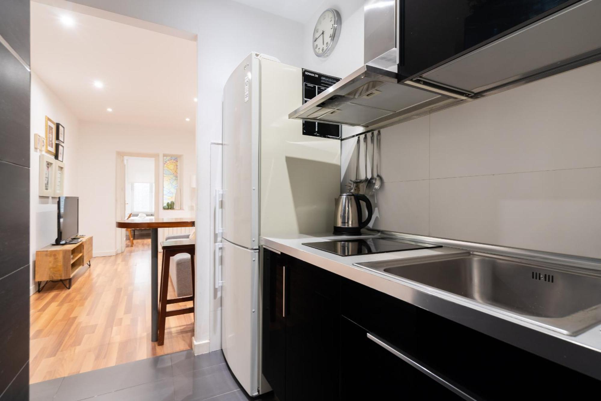 Apartamento En La Plaza De Lavapies Alquiler Temporal Madrid Ngoại thất bức ảnh