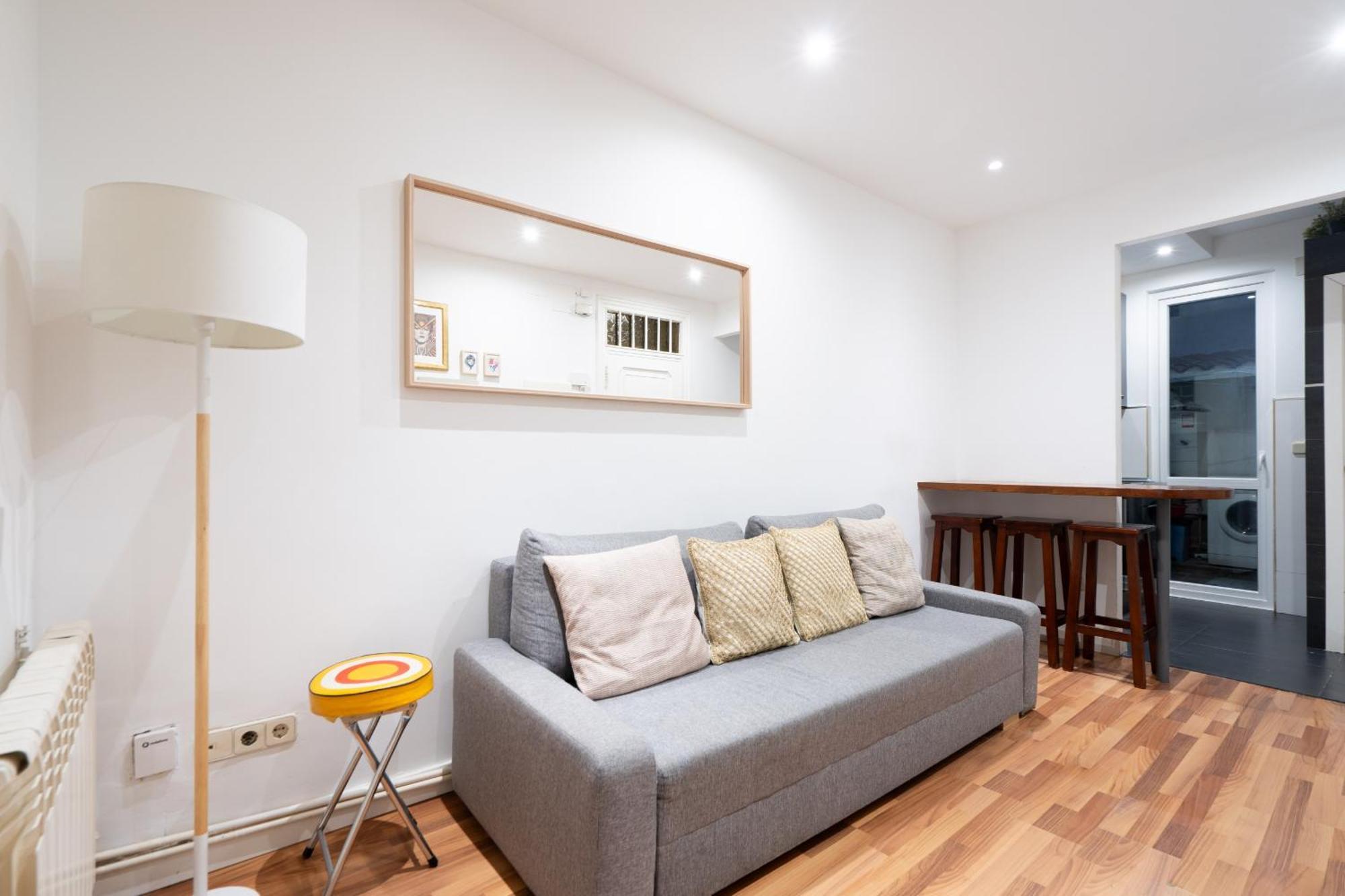 Apartamento En La Plaza De Lavapies Alquiler Temporal Madrid Ngoại thất bức ảnh