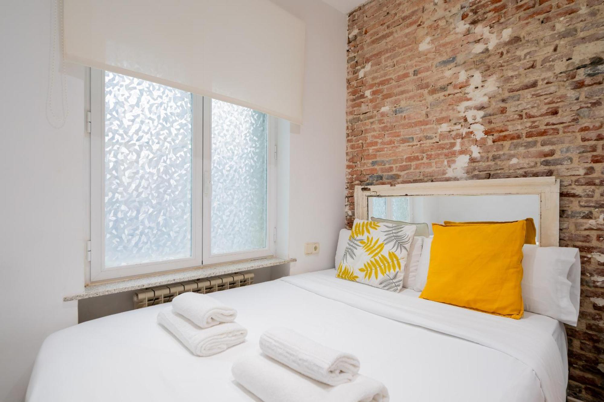 Apartamento En La Plaza De Lavapies Alquiler Temporal Madrid Ngoại thất bức ảnh