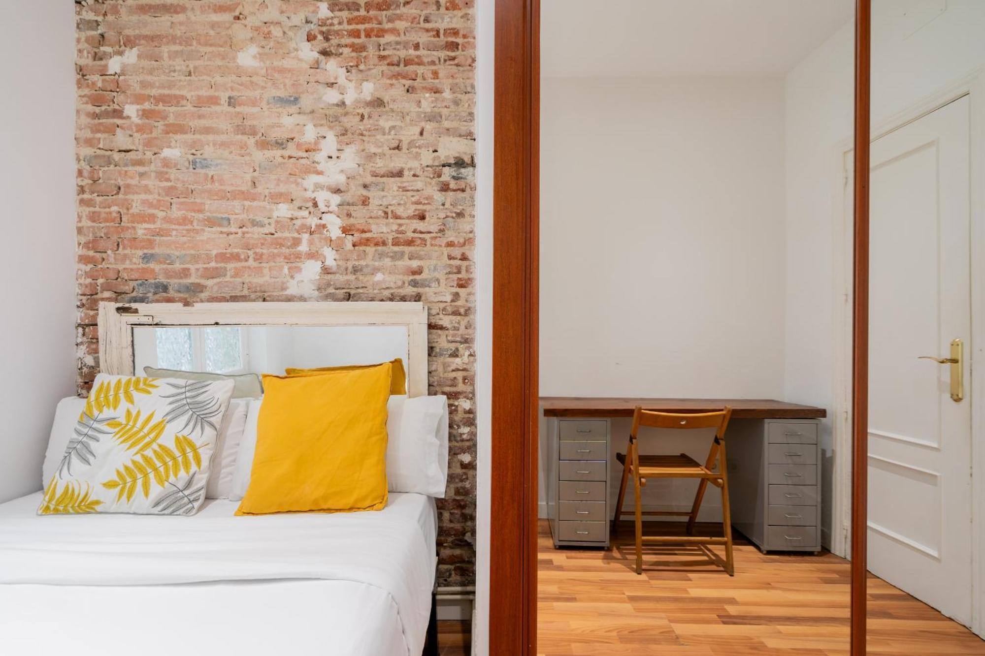Apartamento En La Plaza De Lavapies Alquiler Temporal Madrid Ngoại thất bức ảnh